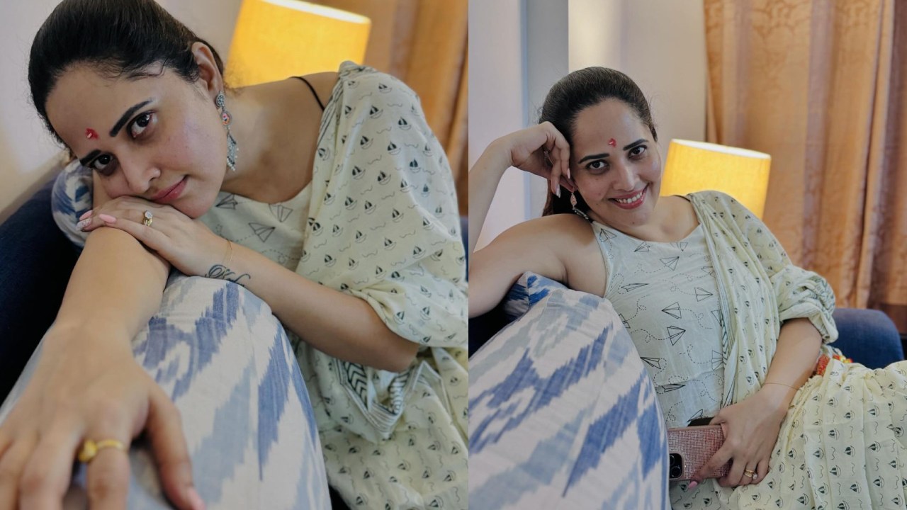 Anasuya Bharadwaj : మేకప్ లేకుండా.. చీరకట్టులో అనసూయ అందం..