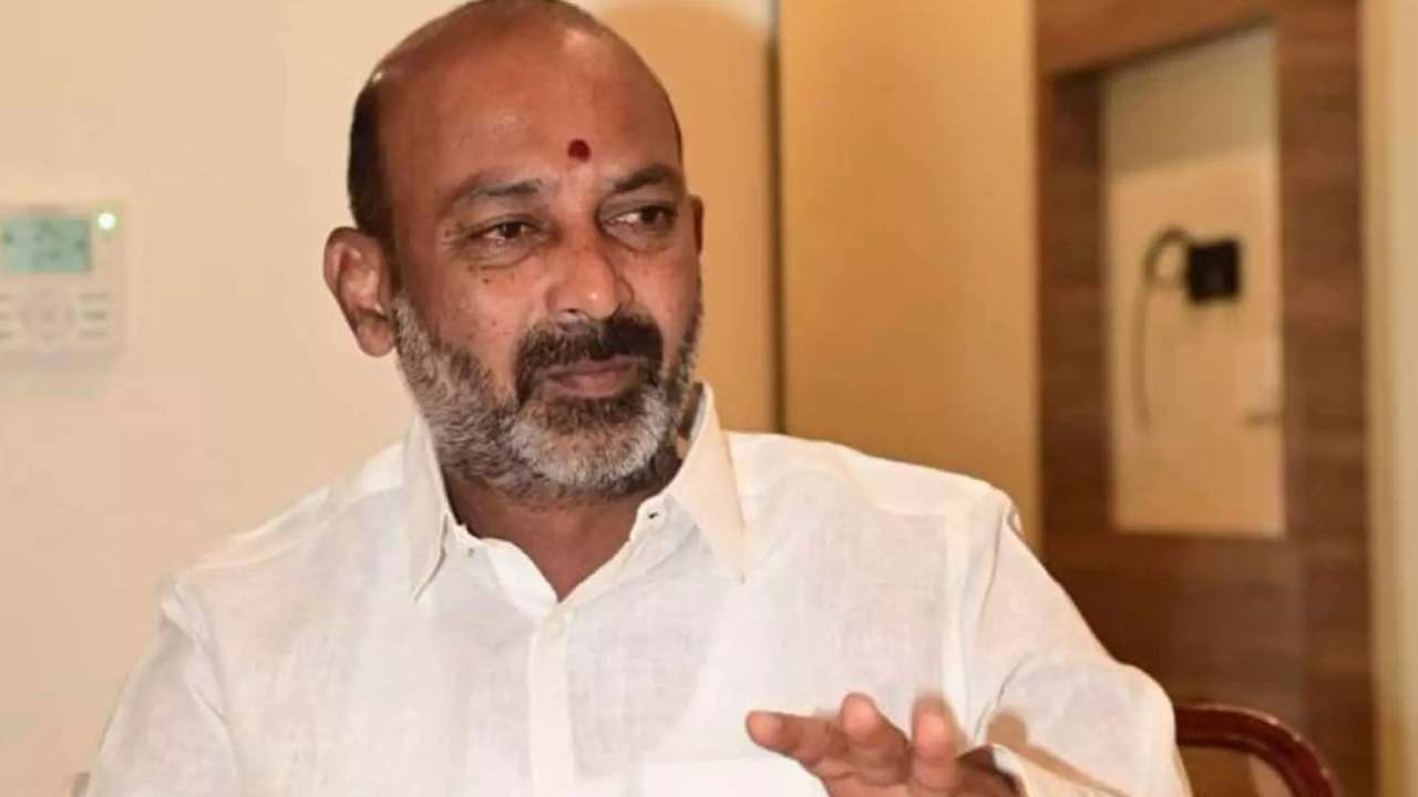 Bandi Sanjay: ఈ డిమాండ్లను పరిష్కరించకుంటే బీజేపీ ఆధ్వర్యంలో మహోద్యమం చేస్తాం: బండి సంజయ్ Bandi Sanjay: ఈ డిమాండ్లను పరిష్కరించకుంటే బీజేపీ ఆధ్వర్యంలో మహోద్యమం చేస్తాం: బండి సంజయ్