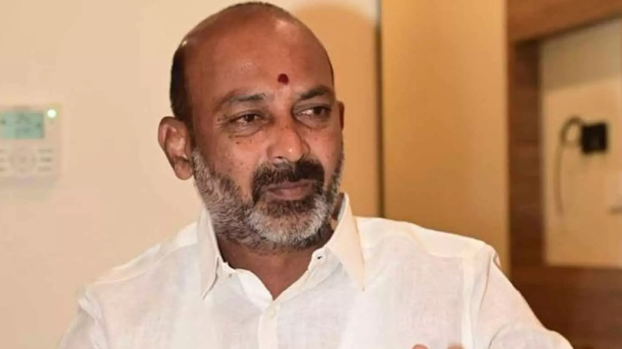 కేటీఆర్ను రేవంత్ రెడ్డి జైల్లో వేస్తారన్న నమ్మకం ఉంది: బండి సంజయ్ కేటీఆర్ను రేవంత్ రెడ్డి జైల్లో వేస్తారన్న నమ్మకం ఉంది: బండి సంజయ్