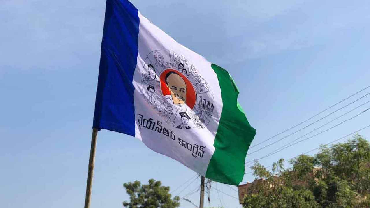 YSRCP: ఆ వైసీపీ సీనియర్ నేత అందుకే గుమ్మం దాటట్లేదా? YSRCP: ఆ వైసీపీ సీనియర్ నేత అందుకే గుమ్మం దాటట్లేదా?