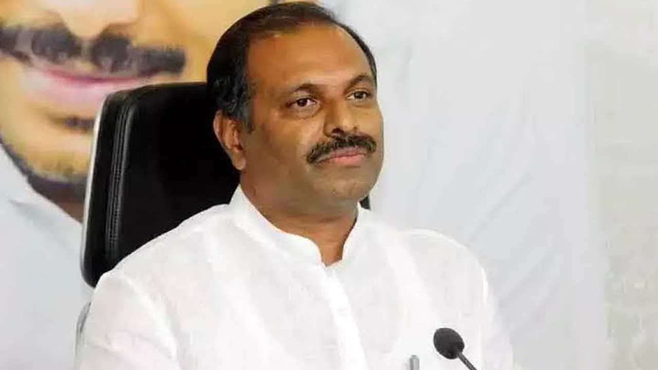 మదనపల్లె సబ్ కలెక్టర్ ఆఫీసు అగ్నిప్రమాదం కేసు పక్కదారి పట్టింది: గడికోట శ్రీకాంత్ రెడ్డి మదనపల్లె సబ్ కలెక్టర్ ఆఫీసు అగ్నిప్రమాదం కేసు పక్కదారి పట్టింది: గడికోట శ్రీకాంత్ రెడ్డి