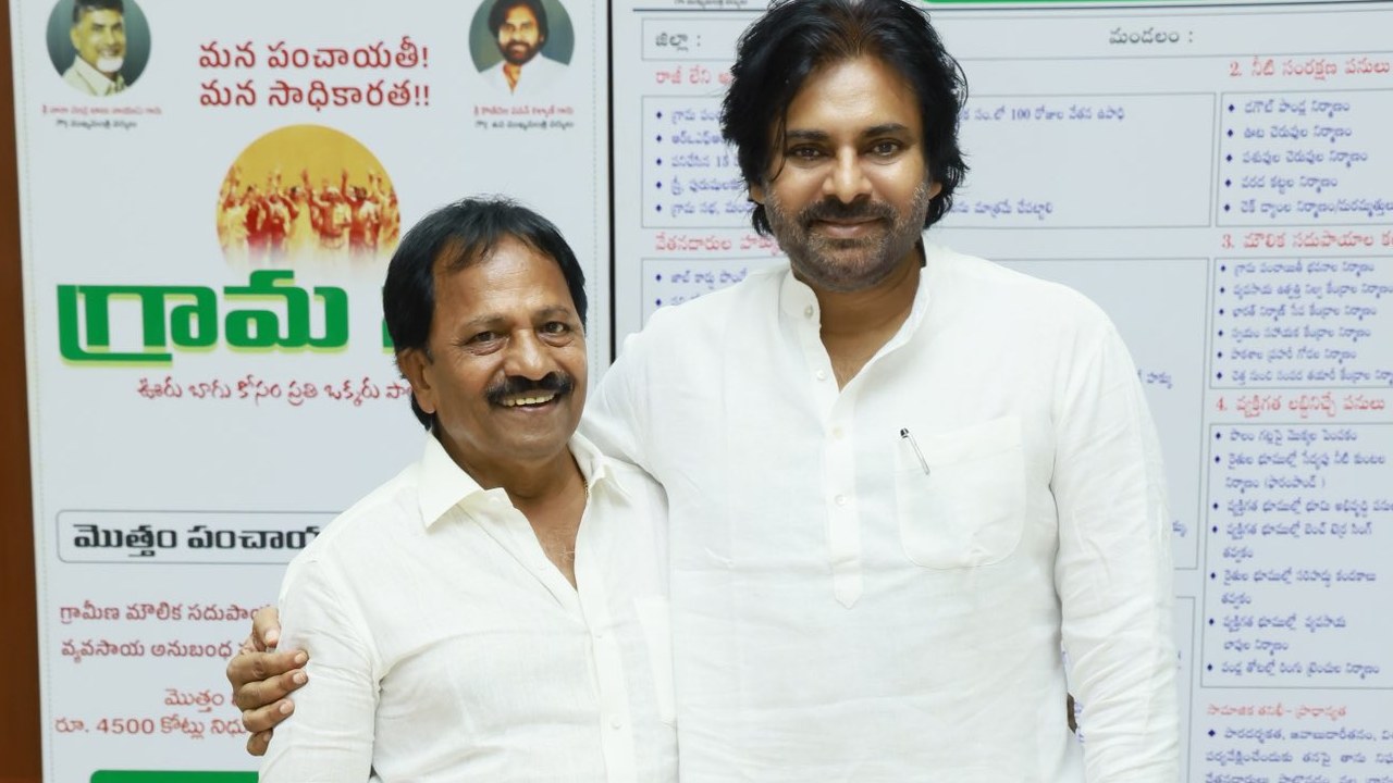 Hari Hara Veera Mallu : పవన్ ‘హరిహర వీరమల్లు’ అప్డేట్.. పవర్ స్టార్ను కలిసిన నిర్మాత Hari Hara Veera Mallu : పవన్ ‘హరిహర వీరమల్లు’ అప్డేట్.. పవర్ స్టార్ను కలిసిన నిర్మాత