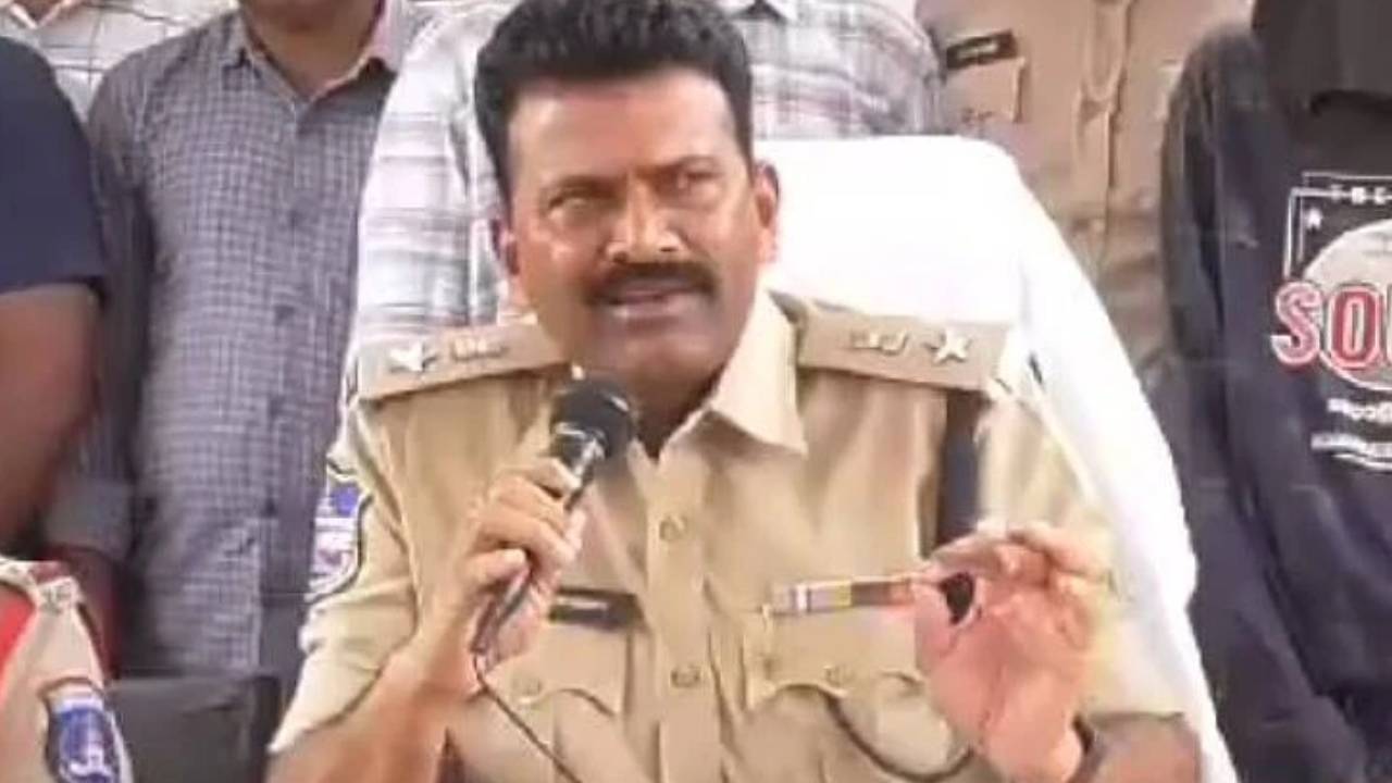 ఆ రోజు కాల్పులు జరిపింది వీళ్లే: మేడ్చల్ డీసీపీ కోటిరెడ్డి ఆ రోజు కాల్పులు జరిపింది వీళ్లే: మేడ్చల్ డీసీపీ కోటిరెడ్డి