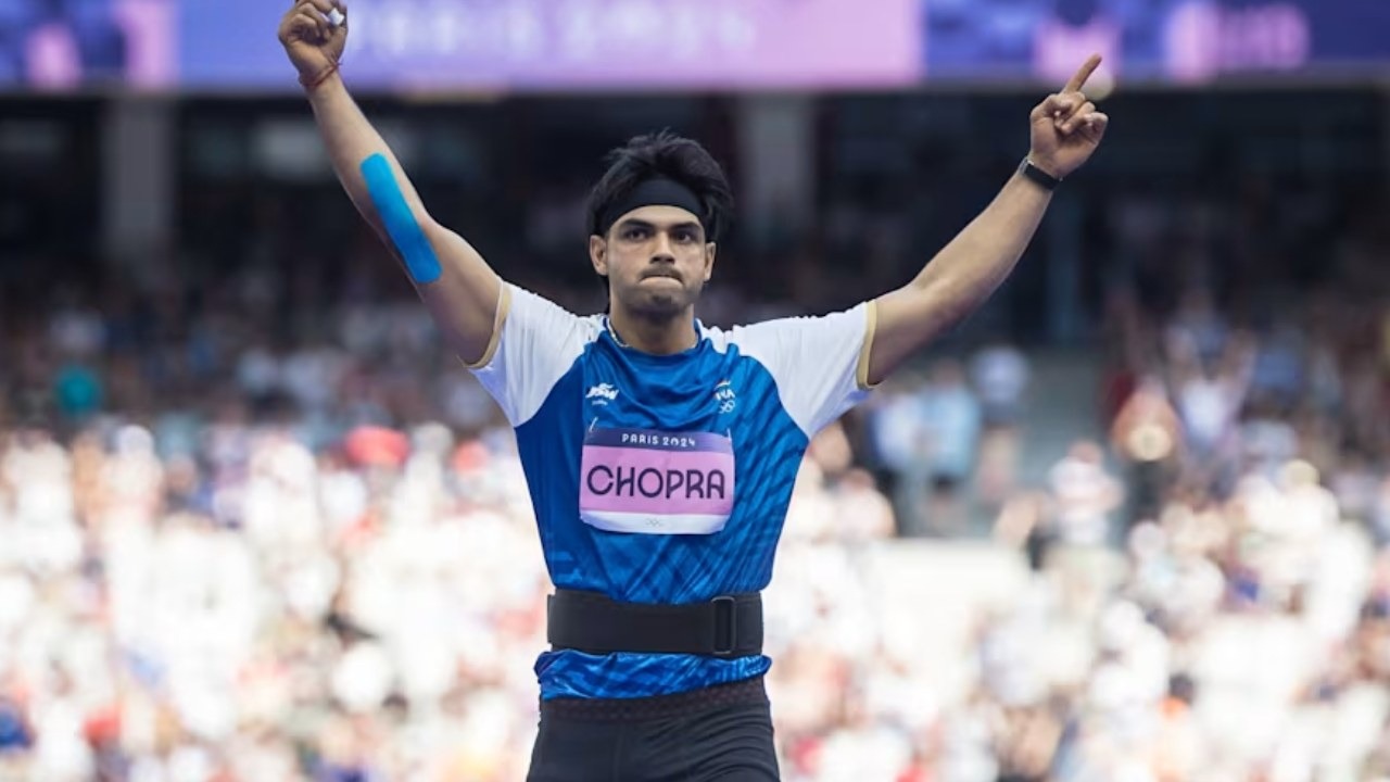 Neeraj Chopra : పారిస్ ఒలింపిక్స్లో నీరజ్ చోప్రాకు రజతం.. ఒలింపిక్స్ రికార్డు బద్దలు కొట్టిన పాక్ అథ్లెట్ Neeraj Chopra : పారిస్ ఒలింపిక్స్లో నీరజ్ చోప్రాకు రజతం.. ఒలింపిక్స్ రికార్డు బద్దలు కొట్టిన పాక్ అథ్లెట్