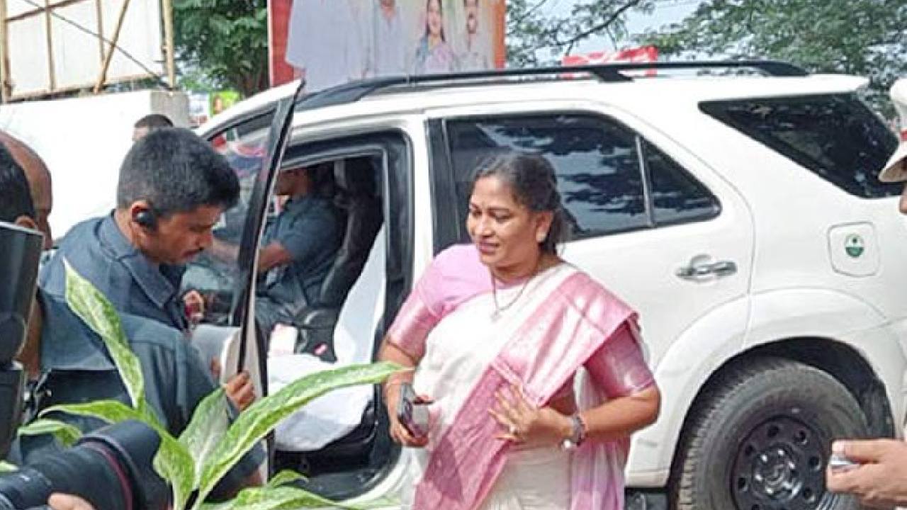 చంద్రబాబు, పవన్ ఆశీస్సులు ఉన్నాయి.. కారు ప్రమాదం నుంచి బయటపడ్డాను: హోంమంత్రి అనిత చంద్రబాబు, పవన్ ఆశీస్సులు ఉన్నాయి.. కారు ప్రమాదం నుంచి బయటపడ్డాను: హోంమంత్రి అనిత