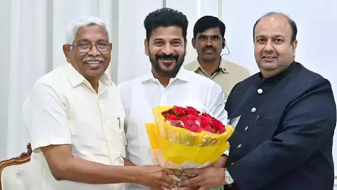 ఎమ్మెల్సీలుగా ప్రమాణ స్వీకారం చేసిన కోదండరాం, అమీర్ అలీఖాన్ ఎమ్మెల్సీలుగా ప్రమాణ స్వీకారం చేసిన కోదండరాం, అమీర్ అలీఖాన్