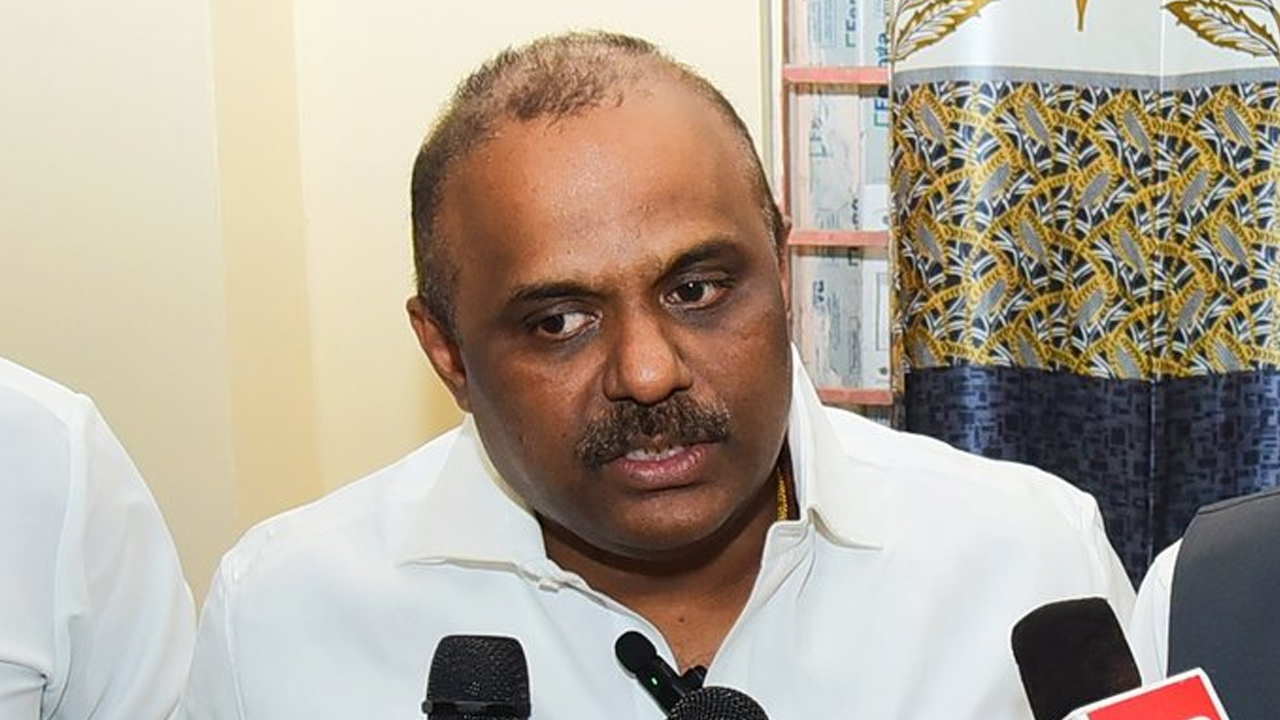 Anagani Satya Prasad: జోగి రమేశ్ అడ్డంగా దొరికిపోయారు: మంత్రి సత్యప్రసాద్ Anagani Satya Prasad: జోగి రమేశ్ అడ్డంగా దొరికిపోయారు: మంత్రి సత్యప్రసాద్