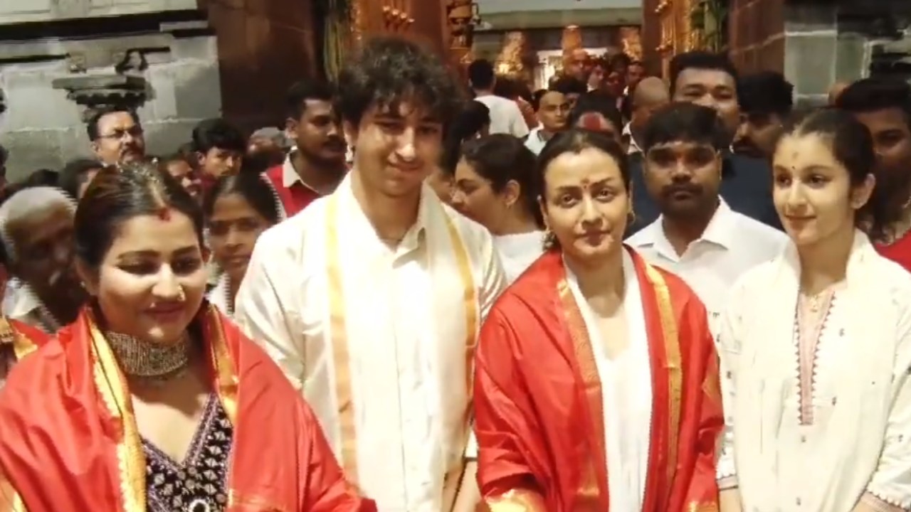 Mahesh Babu : తిరుమల శ్రీవారిని దర్శించుకున్న మహేశ్ బాబు ఫ్యామిలీ.. Mahesh Babu : తిరుమల శ్రీవారిని దర్శించుకున్న మహేశ్ బాబు ఫ్యామిలీ..