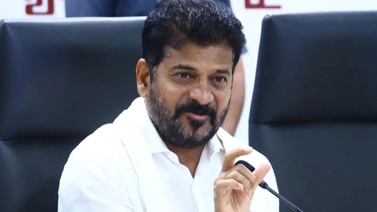 CM Revanth Reddy: భారీ వర్షాలు.. ఆస్తి, ప్రాణ నష్టం జరిగింది: సీఎం రేవంత్ రెడ్డి CM Revanth Reddy: భారీ వర్షాలు.. ఆస్తి, ప్రాణ నష్టం జరిగింది: సీఎం రేవంత్ రెడ్డి