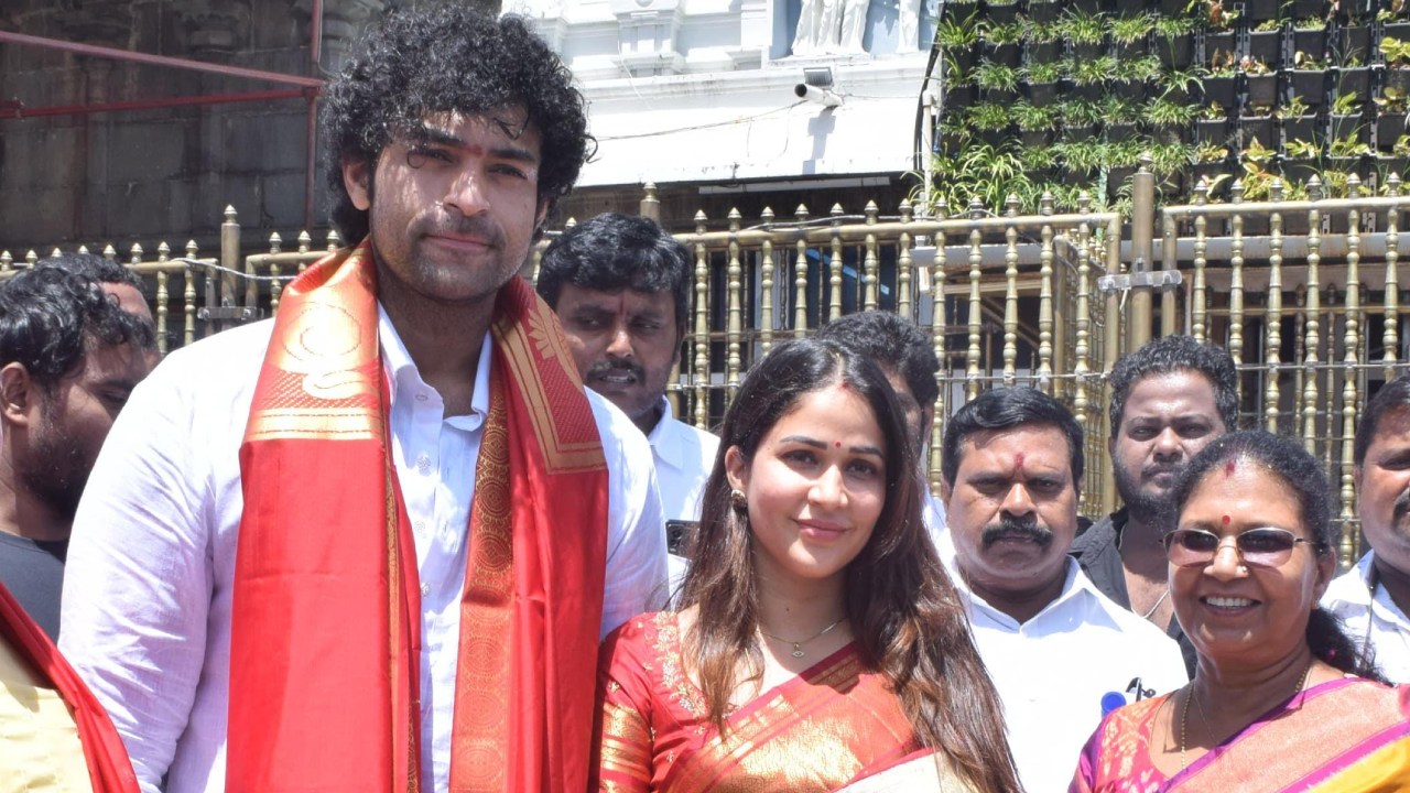 Varun Tej : తిరుమల శ్రీవారిని దర్శించుకున్న వరుణ్తేజ్ దంపతులు Varun Tej : తిరుమల శ్రీవారిని దర్శించుకున్న వరుణ్తేజ్ దంపతులు