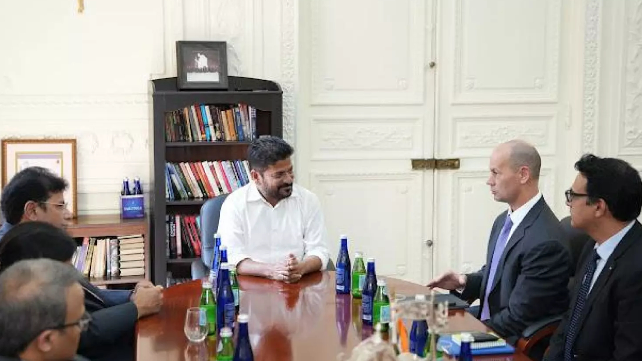 Vivint Pharma : తెలంగాణకు వివింట్ ఫార్మా భారీగా పెట్టుబడులు.. వెయ్యి మందికి ఉద్యోగాలు Vivint Pharma : తెలంగాణకు వివింట్ ఫార్మా భారీగా పెట్టుబడులు.. వెయ్యి మందికి ఉద్యోగాలు