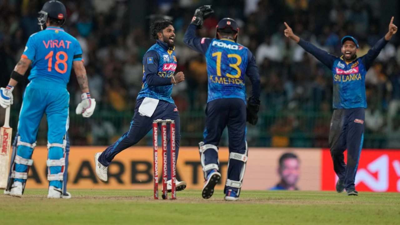 IND vs SL : శ్రీలంకకు బిగ్షాక్.. ఇండియాతో రెండో వన్డేకు కీలక ప్లేయర్ దూరం IND vs SL : శ్రీలంకకు బిగ్షాక్.. ఇండియాతో రెండో వన్డేకు కీలక ప్లేయర్ దూరం
