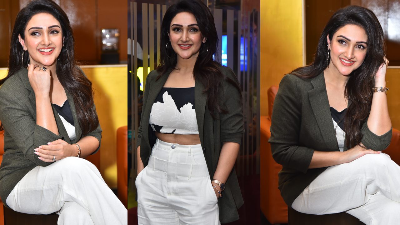 Sridevi Vijaykumar : ప్రభాస్ ఫస్ట్ సినిమా హీరోయిన్ రీ ఎంట్రీ.. శ్రీదేవి ఫొటోలు వైరల్.. అదే అందం..