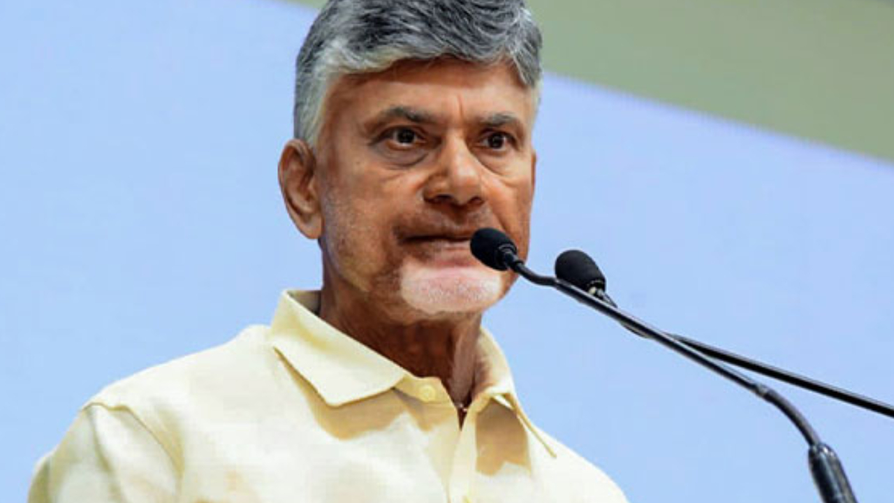AP Universities : ఒకే చట్ట పరిధిలోకి అన్ని యూనివర్శిటీలు : సీఎం చంద్రబాబు AP Universities : ఒకే చట్ట పరిధిలోకి అన్ని యూనివర్శిటీలు : సీఎం చంద్రబాబు