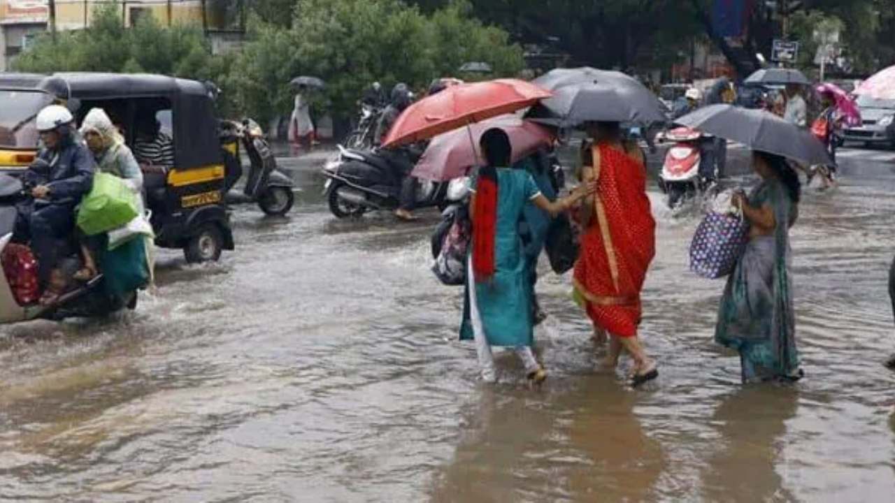AP Rains : బలహీన పడిన తీవ్ర వాయుగుండం.. ఆ ఐదు జిల్లాలకు భారీ వర్ష సూచన AP Rains : బలహీన పడిన తీవ్ర వాయుగుండం.. ఆ ఐదు జిల్లాలకు భారీ వర్ష సూచన