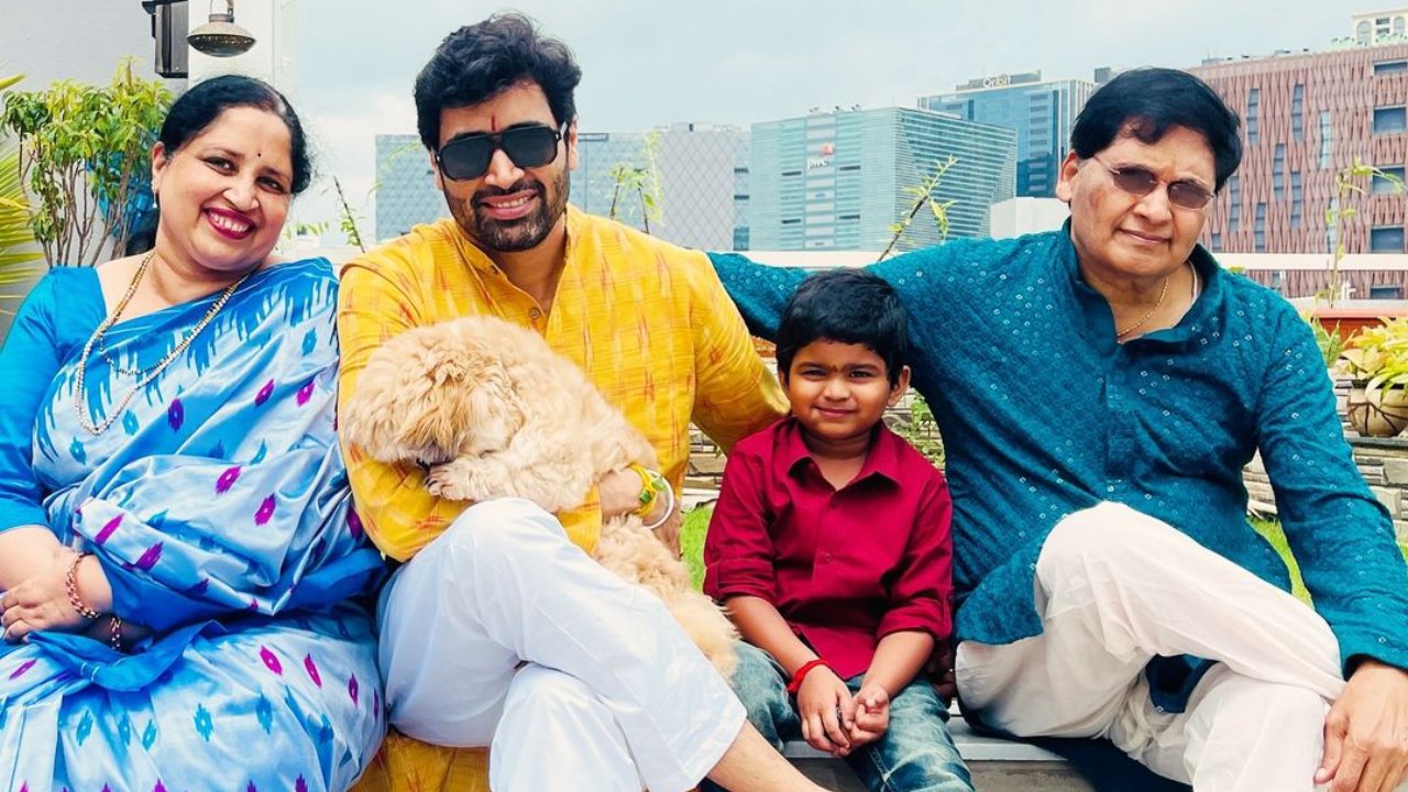 Adivi Sesh : ఫ్యామిలీతో అడివి శేష్ వినాయకచవితి సెలెబ్రేషన్స్.. ఫొటోలు వైరల్..