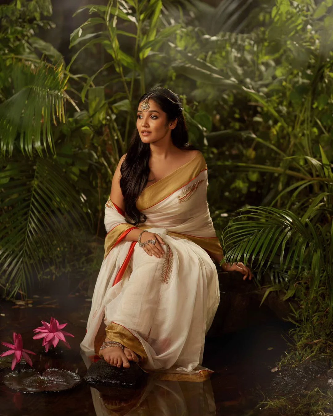 Anikha surendran Onam Special Saree Photos