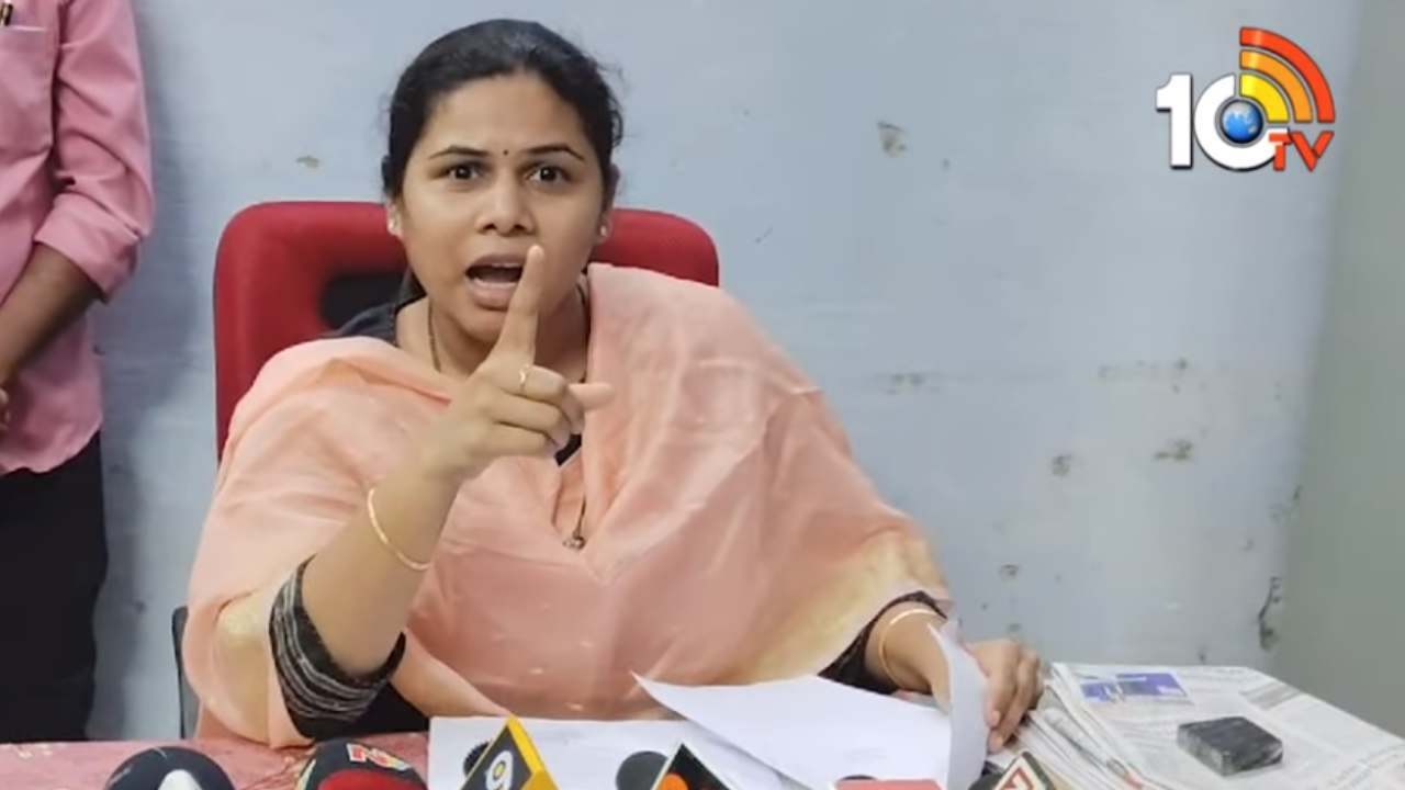 Bhuma Akhila Priya : నేనేంటో చూపిస్తా.. ప్రత్యర్థులకు భూమా అఖిలప్రియ మాస్ వార్నింగ్ Bhuma Akhila Priya : నేనేంటో చూపిస్తా.. ప్రత్యర్థులకు భూమా అఖిలప్రియ మాస్ వార్నింగ్
