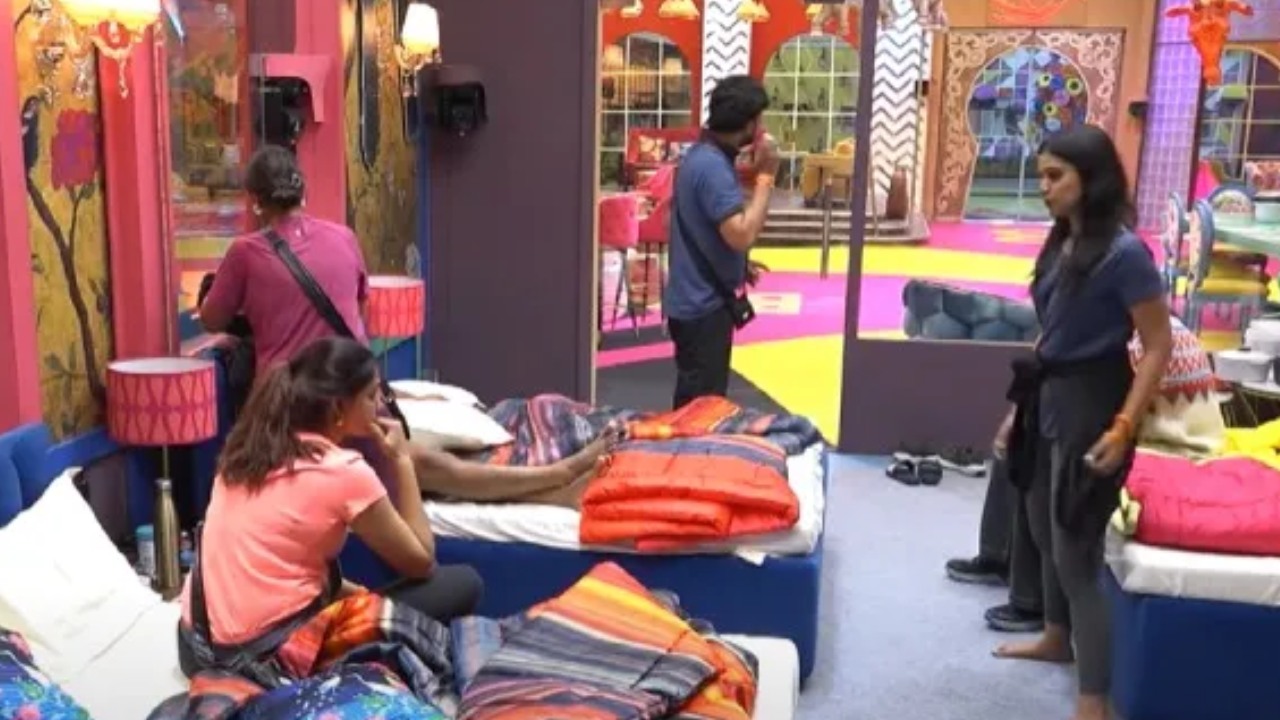Bigg Boss 8 : ఈ వీక్ షాకింగ్ ఎలిమినేషన్..! డేంజర్ జోన్లో ఆ ముగ్గురు కంటెస్టెంట్స్? Bigg Boss 8 : ఈ వీక్ షాకింగ్ ఎలిమినేషన్..! డేంజర్ జోన్లో ఆ ముగ్గురు కంటెస్టెంట్స్?