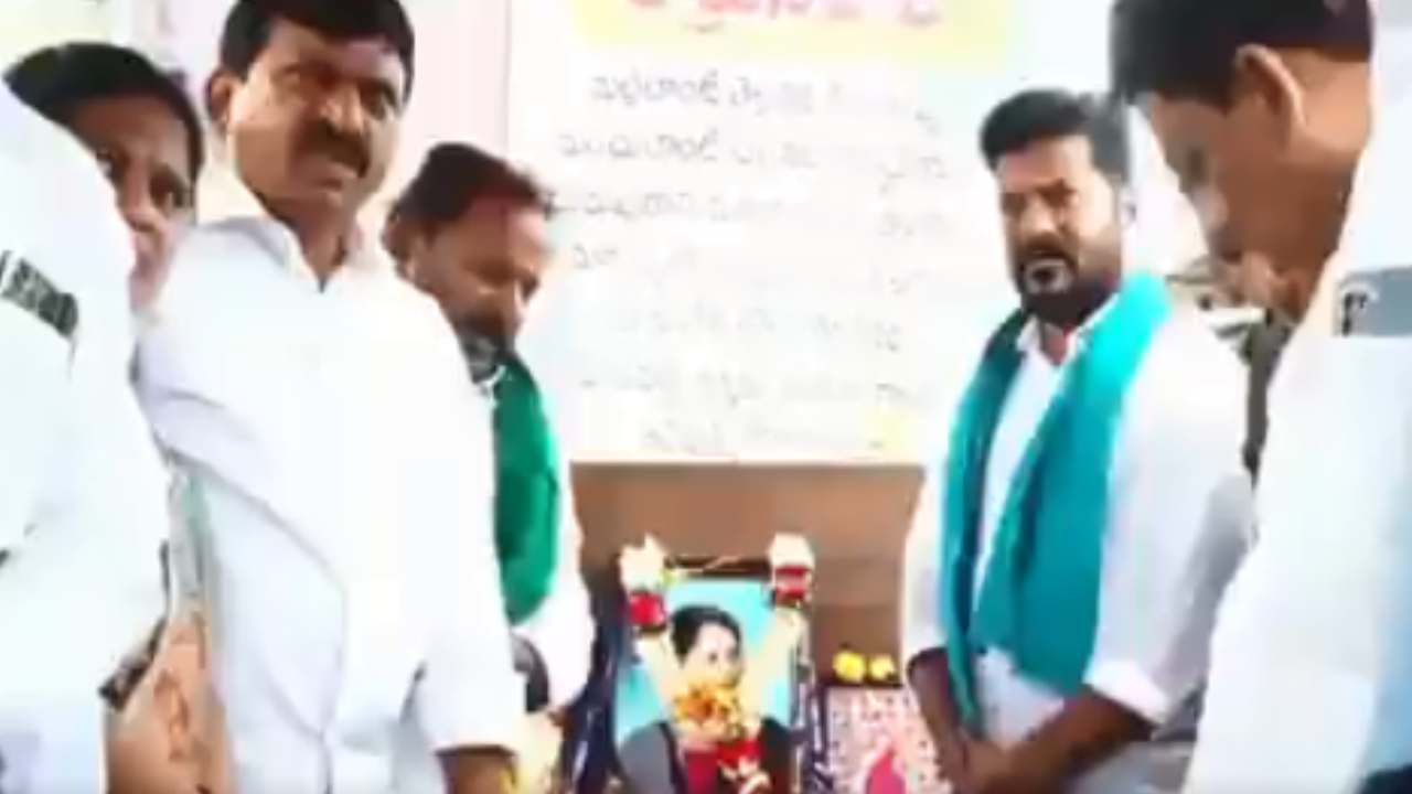 యువ శాస్త్రవేత్త నూనావత్ అశ్విని కుటుంబ సభ్యులను పరామర్శించిన సీఎం రేవంత్ రెడ్డి యువ శాస్త్రవేత్త నూనావత్ అశ్విని కుటుంబ సభ్యులను పరామర్శించిన సీఎం రేవంత్ రెడ్డి