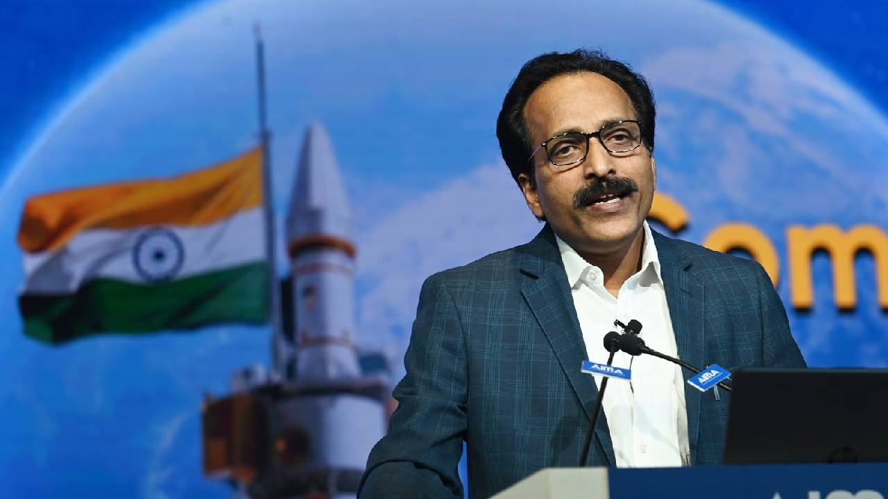 భారతీయ అంతరిక్ష కేంద్రాన్ని మొదట రోబోట్లు ఆపరేట్ చేస్తాయి.. ఆ తర్వాత..: ఇస్రో చీఫ్ సోమనాథ్ భారతీయ అంతరిక్ష కేంద్రాన్ని మొదట రోబోట్లు ఆపరేట్ చేస్తాయి.. ఆ తర్వాత..: ఇస్రో చీఫ్ సోమనాథ్