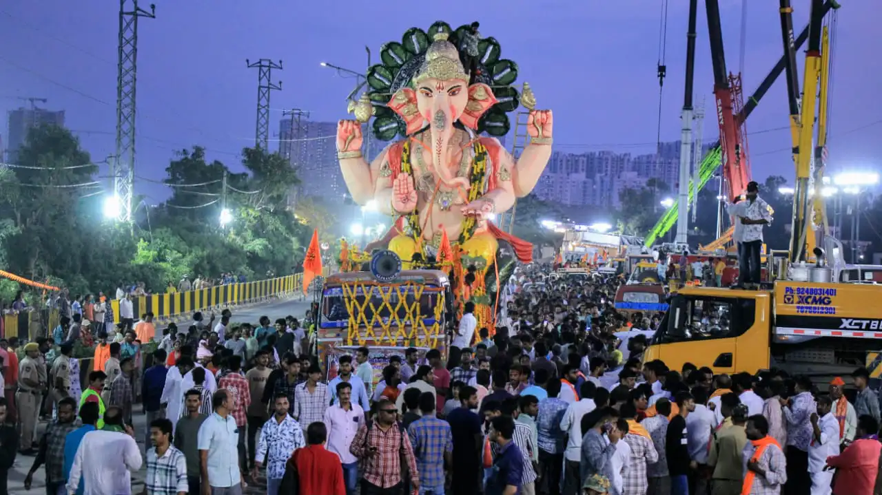 Hyderabad Ganesh Nimajjanam Photos