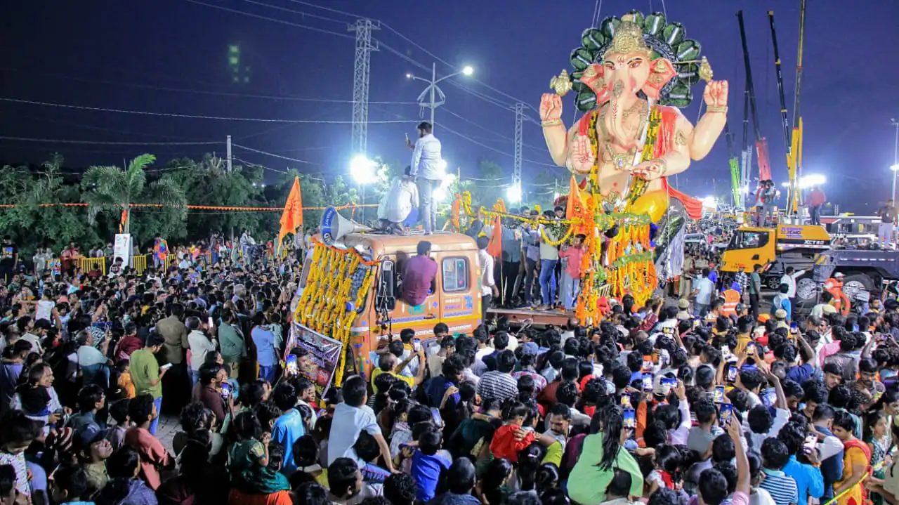 Hyderabad Ganesh Nimajjanam Photos