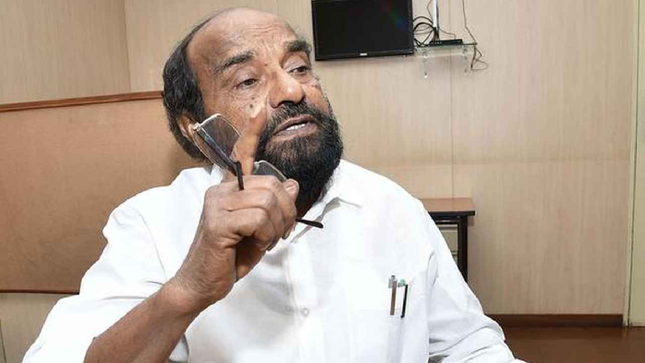 Gossip Garage : ఏపీలోనే కాదు తెలంగాణలోనూ రాజకీయ ప్రకంపనలు..! కాషాయ పార్టీలో కాక రేపుతున్న ఆర్.కృష్ణయ్య రాక..! Gossip Garage : ఏపీలోనే కాదు తెలంగాణలోనూ రాజకీయ ప్రకంపనలు..! కాషాయ పార్టీలో కాక రేపుతున్న ఆర్.కృష్ణయ్య రాక..!