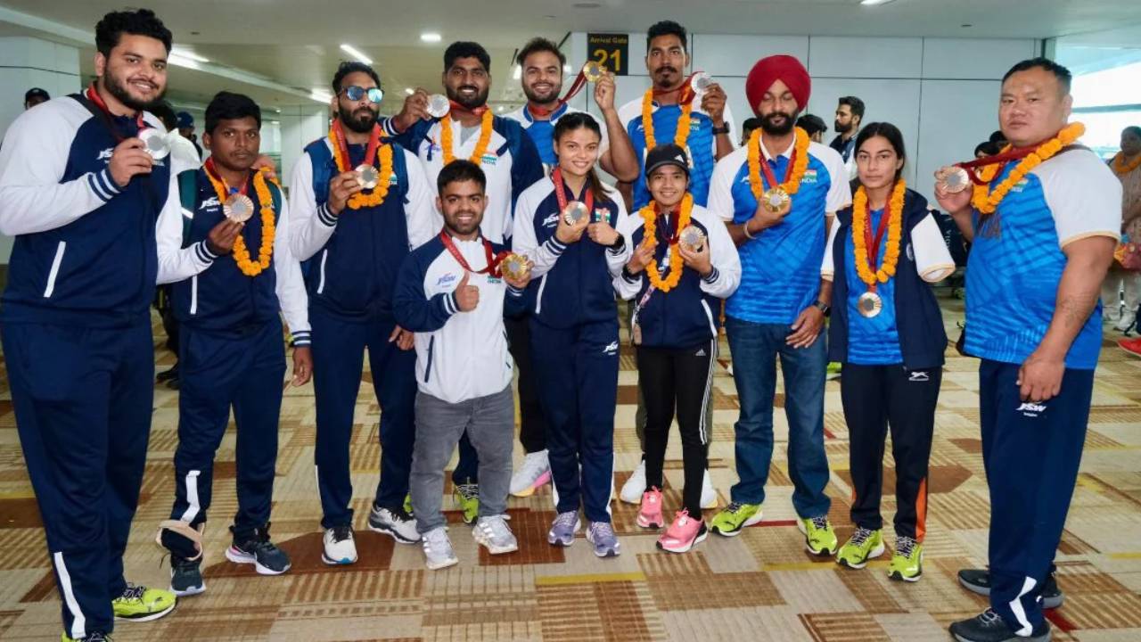 Paralympics 2024 : పారా అథ్లెట్లపై కాసుల వర్షం.. Paralympics 2024 : పారా అథ్లెట్లపై కాసుల వర్షం..