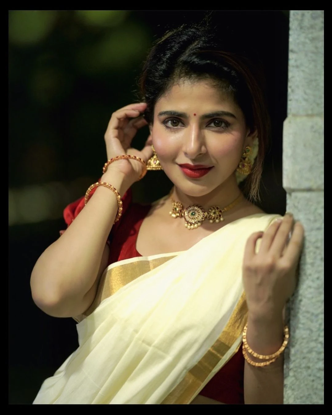 Iswarya Menon Stunning Looks for Onam