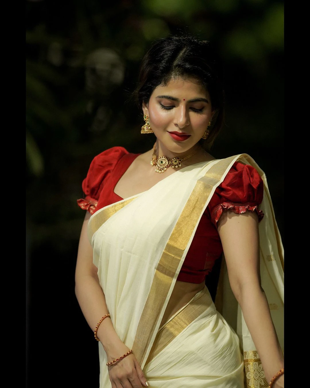 Iswarya Menon Stunning Looks for Onam