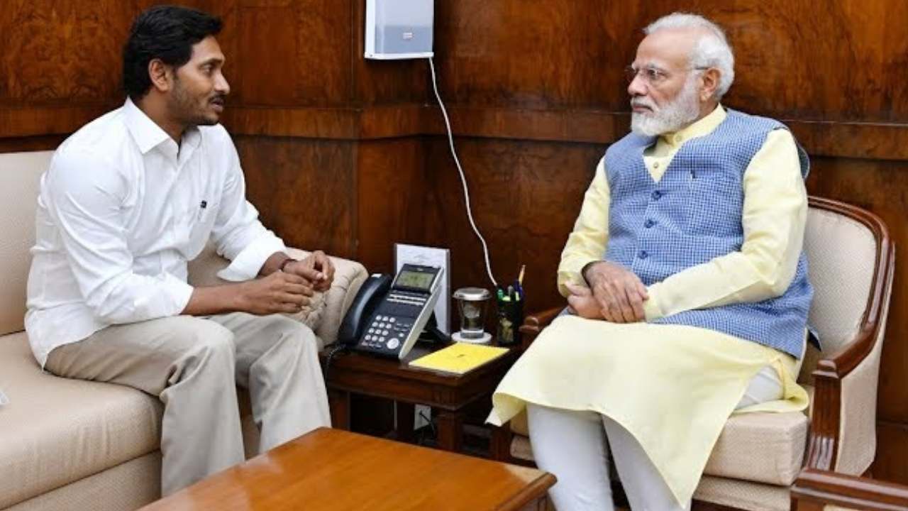 YS Jagan : తిరుపతి లడ్డూ వివాదం.. ప్రధాని మోదీకి వైఎస్ జగన్ మోహన్ రెడ్డి లేఖ.. ఏమన్నారంటే..? YS Jagan : తిరుపతి లడ్డూ వివాదం.. ప్రధాని మోదీకి వైఎస్ జగన్ మోహన్ రెడ్డి లేఖ.. ఏమన్నారంటే..?