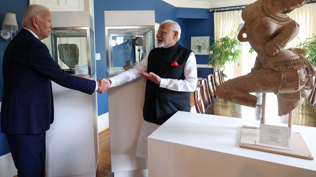 Indian antiquities: అమెరికా దొంగిలించిన భారతీయ పురాతన వస్తువులు తిరిగొస్తున్నాయ్.. వాటిలో ప్రధానమైనవి ఇవే.. Indian antiquities: అమెరికా దొంగిలించిన భారతీయ పురాతన వస్తువులు తిరిగొస్తున్నాయ్.. వాటిలో ప్రధానమైనవి ఇవే..