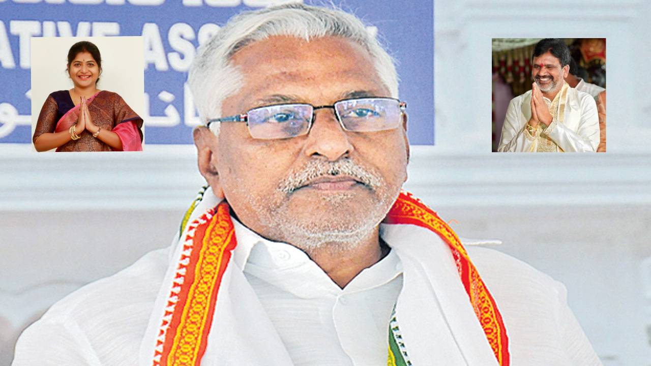 తెలంగాణలో మరో ‘గ్రాడ్యుయేట్ ఎమ్మెల్సీ’ పోరు.. వీరి మధ్య టికెట్ ఫైట్ తెలంగాణలో మరో ‘గ్రాడ్యుయేట్ ఎమ్మెల్సీ’ పోరు.. వీరి మధ్య టికెట్ ఫైట్