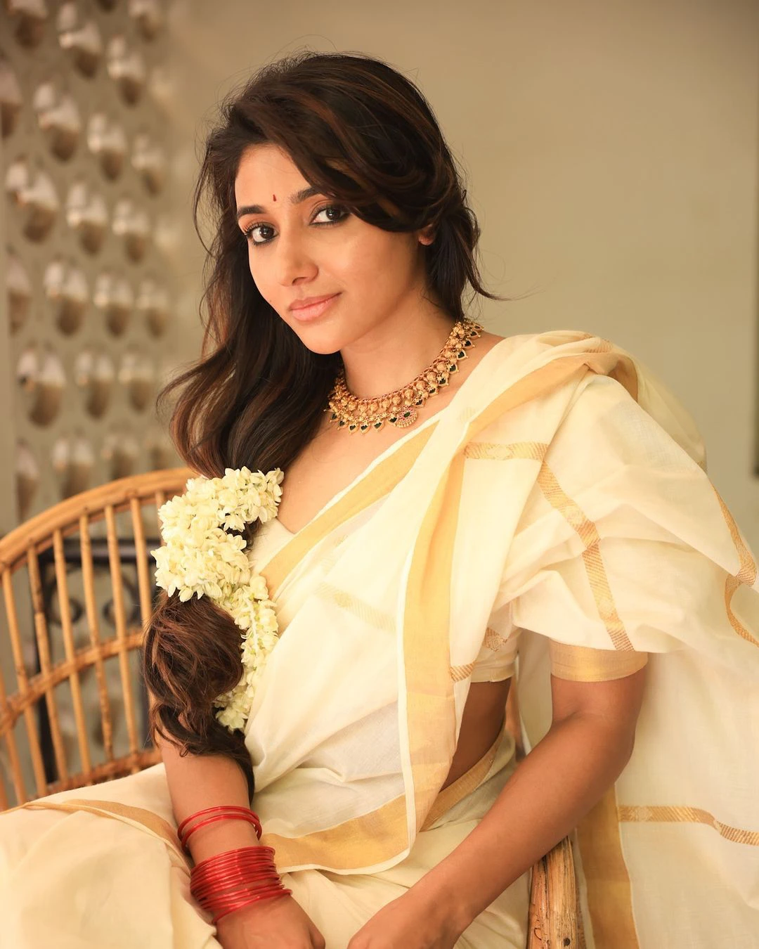 Mirnaa Menon Onam Special Photos in Saree