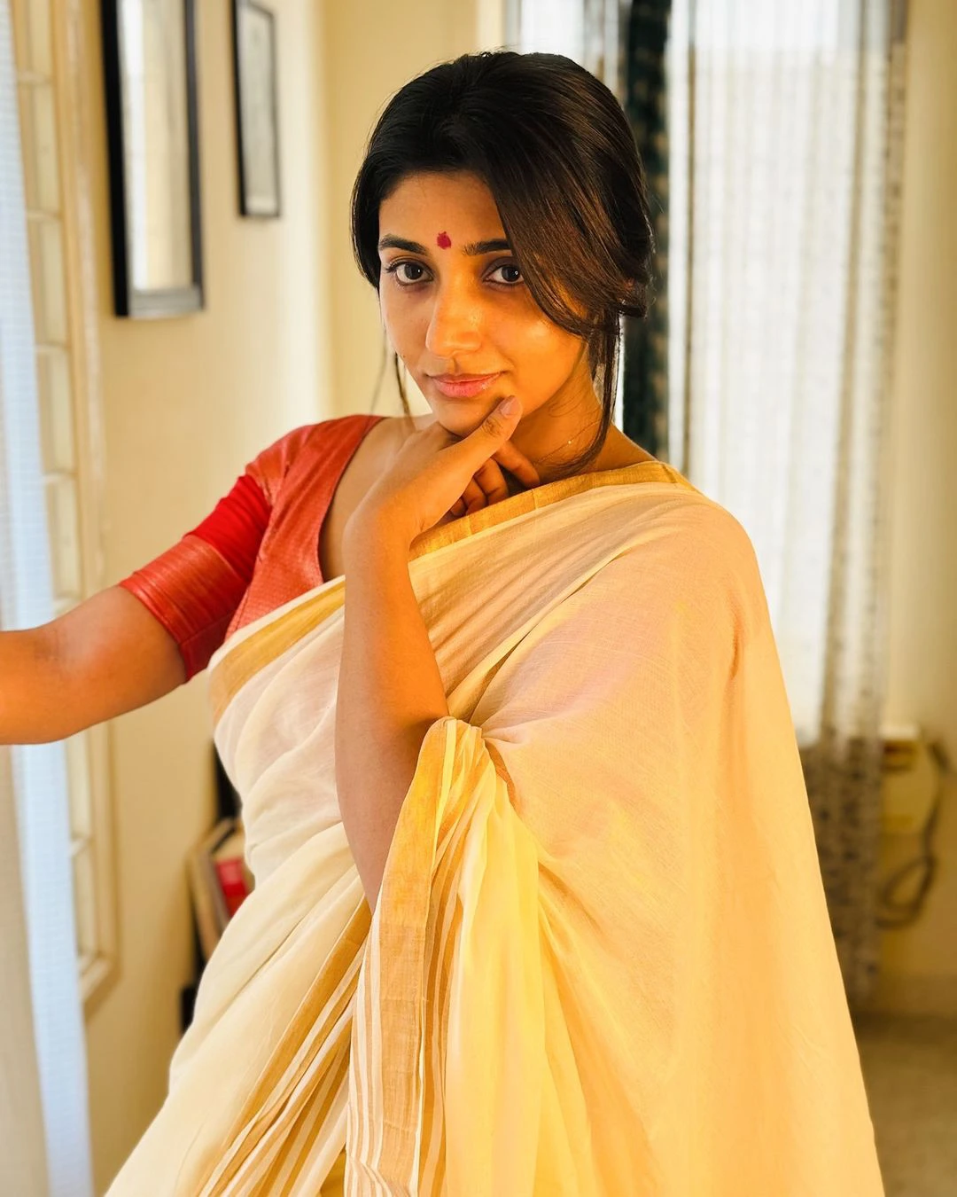 Mirnaa Menon Onam Special Photos in Saree