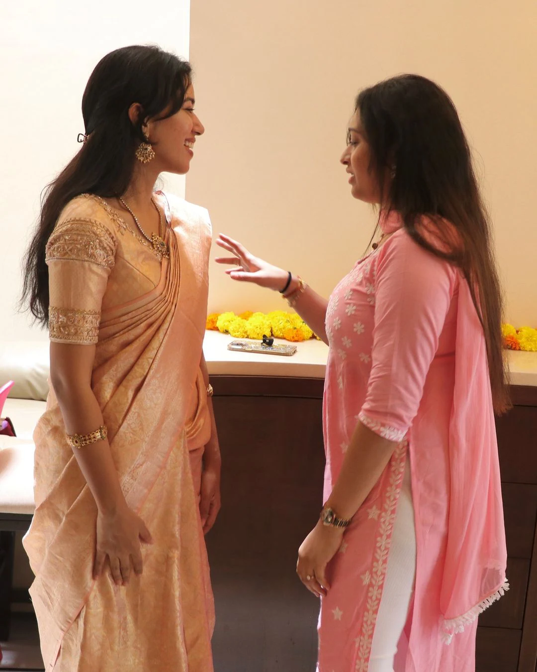 Mirnalini Ravi New Home Pooja Ceremony Photos with Family
