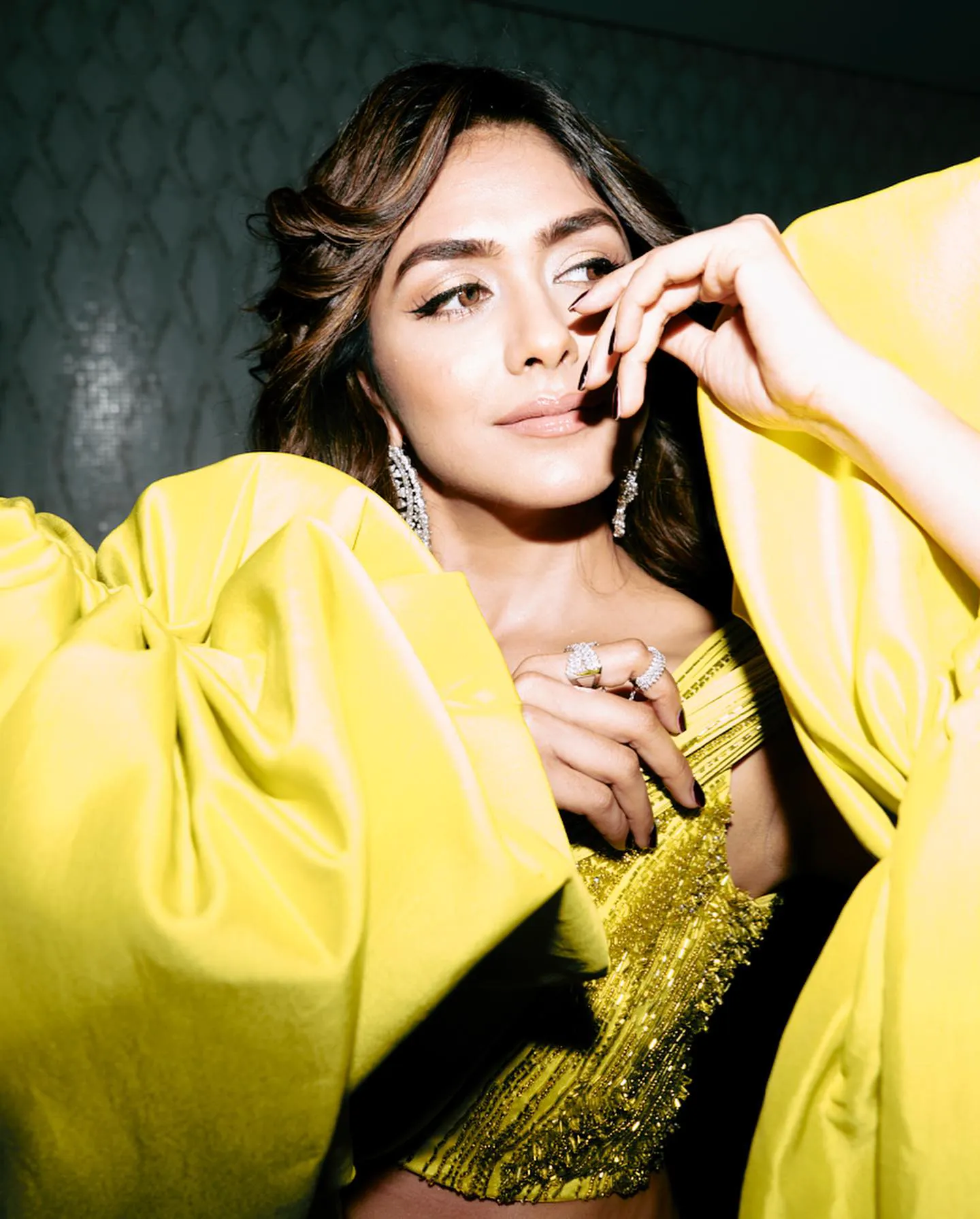 Mrunal Thakur Mesmerizing Looks