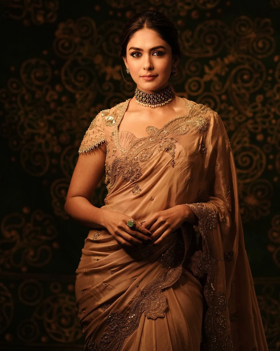 Mrunal Thakur Stunning Looks in Saree