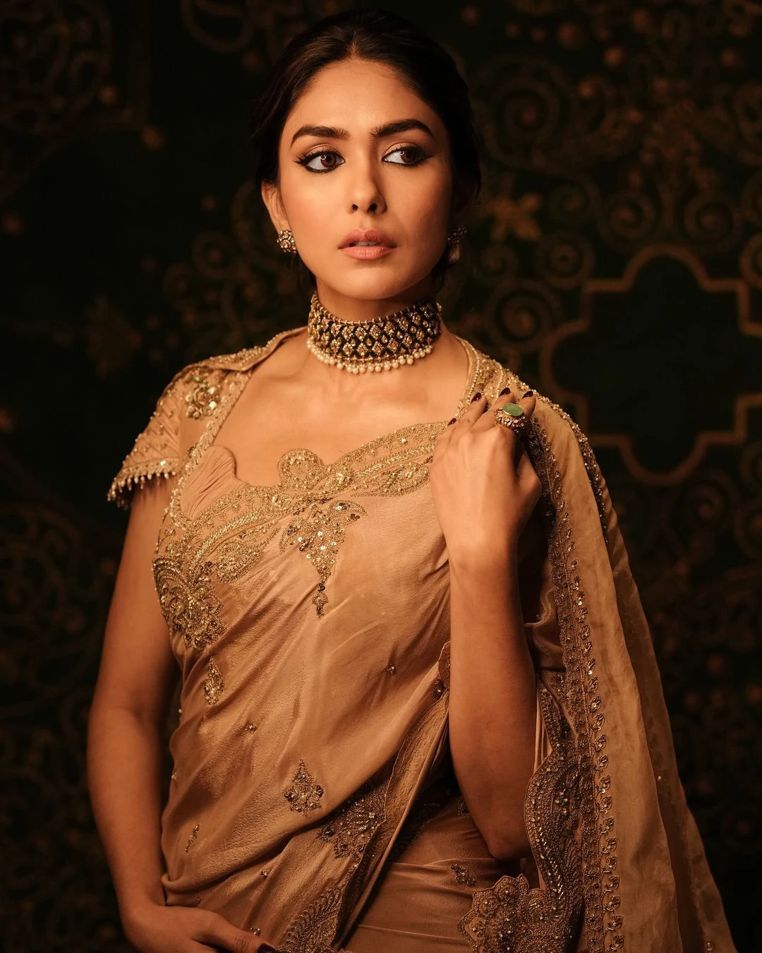 Mrunal Thakur Stunning Looks in Saree