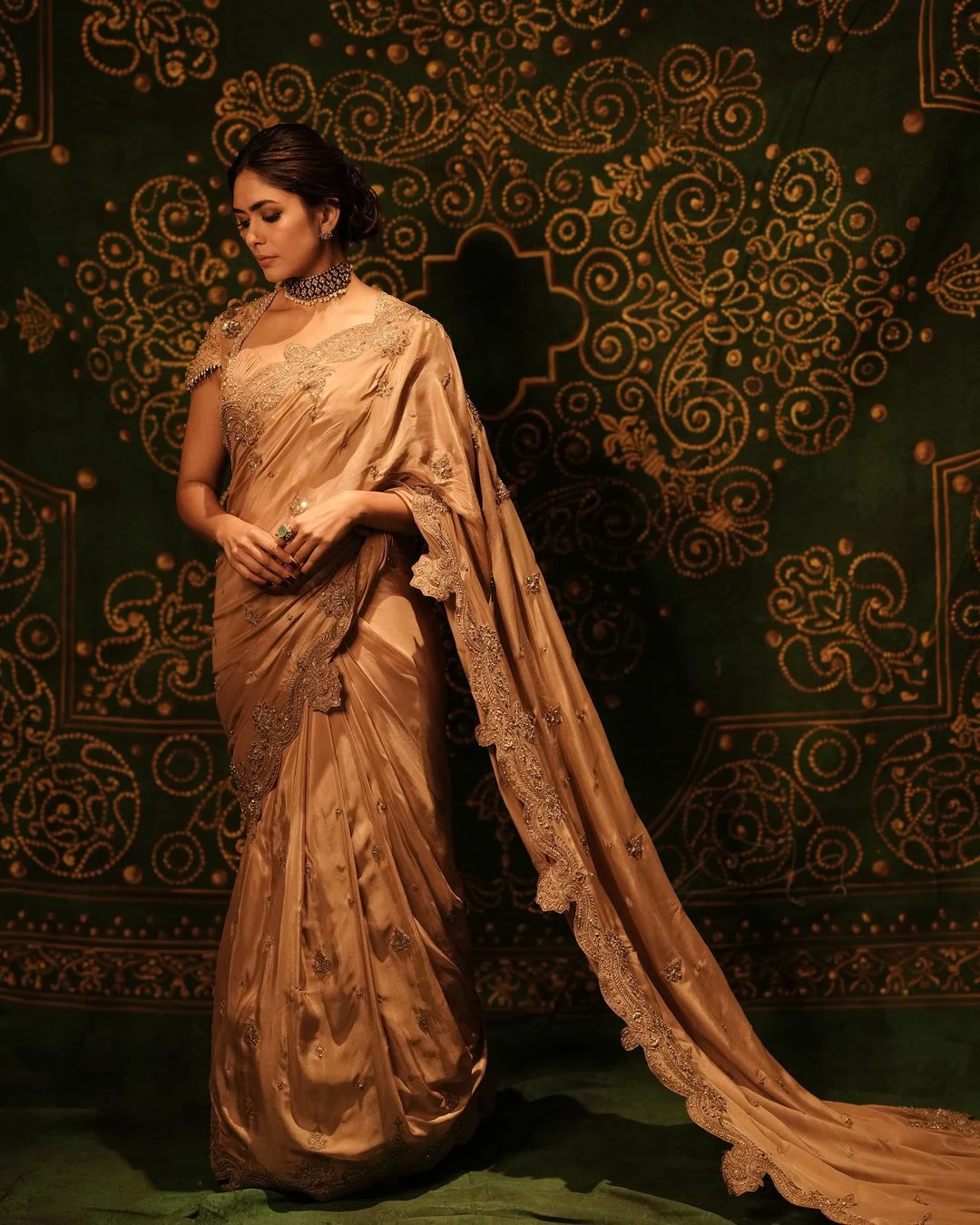 Mrunal Thakur Stunning Looks in Saree