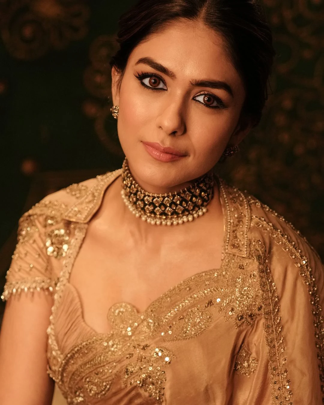 Mrunal Thakur Stunning Looks in Saree