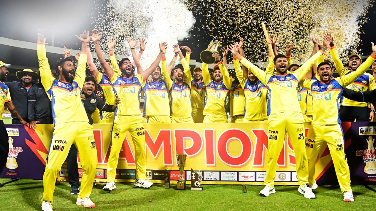 Maharaja T20 Trophy 2024 : చెలరేగిన కరుణ్నాయర్.. మహారాజా ట్రోఫీ విజేతగా మైసూర్ వారియర్స్ Maharaja T20 Trophy 2024 : చెలరేగిన కరుణ్నాయర్.. మహారాజా ట్రోఫీ విజేతగా మైసూర్ వారియర్స్