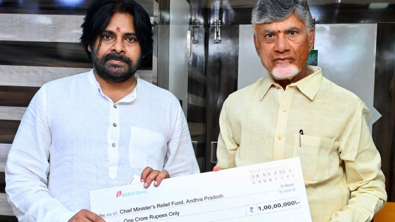 Pawan Kalyan : చంద్రబాబును కలిసి రూ.కోటి చెక్కును అందజేసిన డిప్యూటీ సీఎం పవన్ కల్యాణ్ Pawan Kalyan : చంద్రబాబును కలిసి రూ.కోటి చెక్కును అందజేసిన డిప్యూటీ సీఎం పవన్ కల్యాణ్