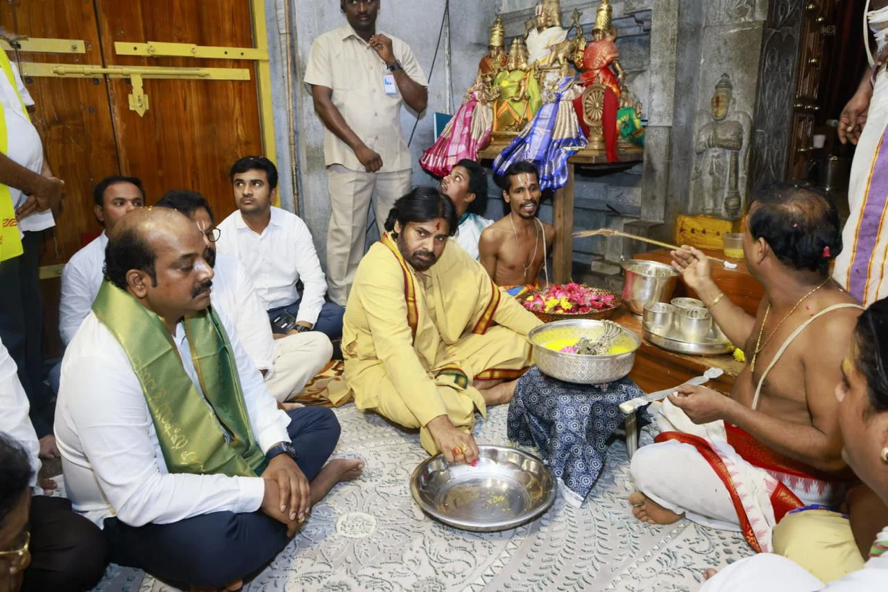 Pawan Kalyan Taking Deeksha