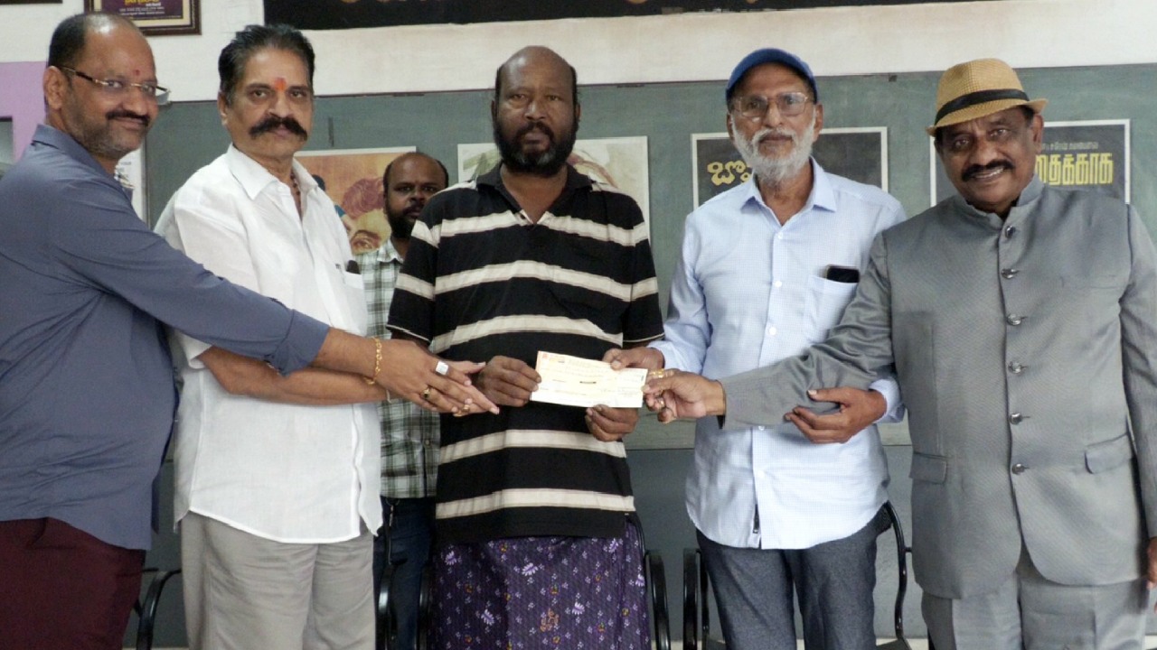 Fish Venkat : ఫిష్ వెంకట్కి నిర్మాత చదలవాడ శ్రీనివాసరావు ఆర్థిక సాయం Fish Venkat : ఫిష్ వెంకట్కి నిర్మాత చదలవాడ శ్రీనివాసరావు ఆర్థిక సాయం