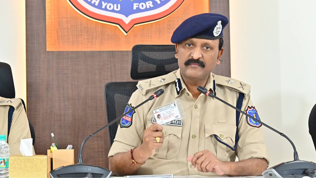 ఉద్యోగాలు ఇప్పిస్తామని డబ్బులు తీసుకుంటున్న గ్యాంగ్ అరెస్ట్.. రూ.5.6 కోట్లు వసూలు చేసిన ముఠా ఉద్యోగాలు ఇప్పిస్తామని డబ్బులు తీసుకుంటున్న గ్యాంగ్ అరెస్ట్.. రూ.5.6 కోట్లు వసూలు చేసిన ముఠా