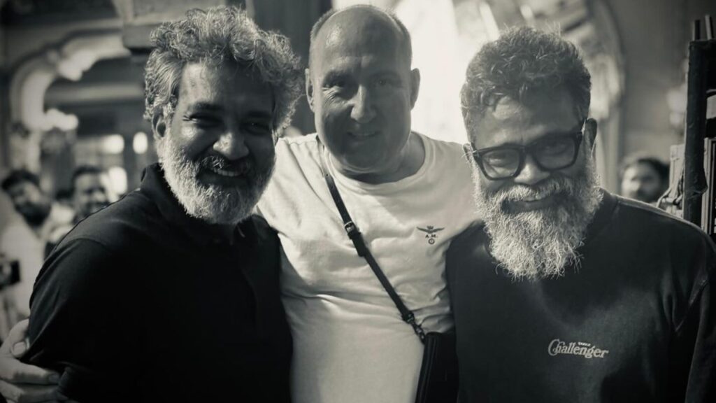 Rajamouli visits Allu Arjun Pushpa 2 set