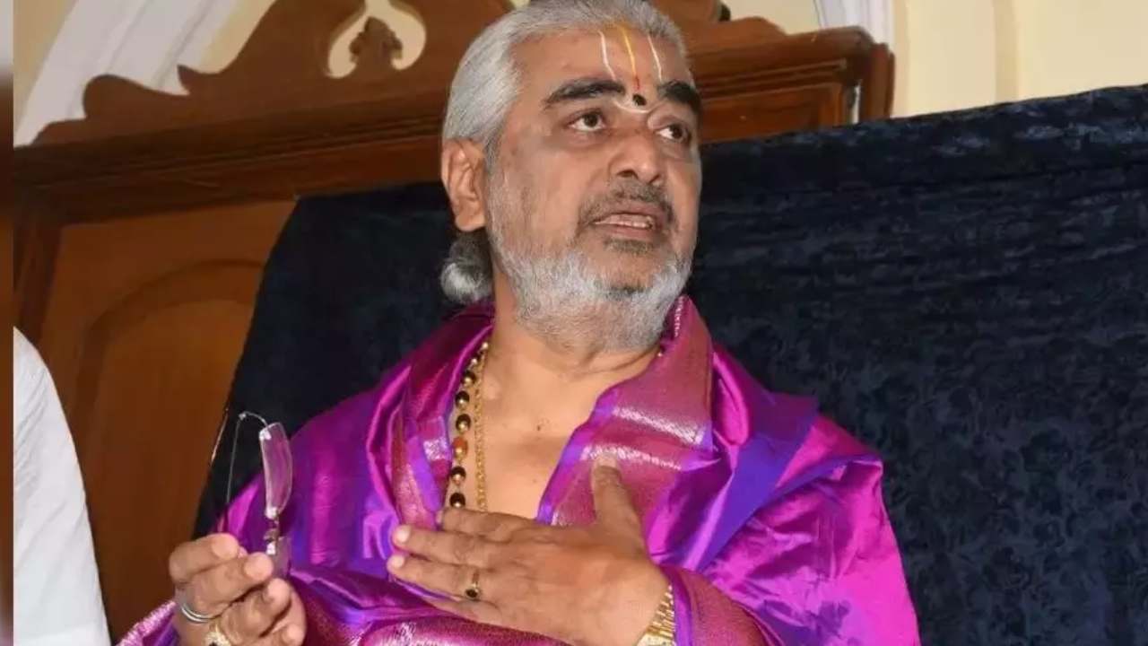 Tirumala Laddu: శ్రీవారి లడ్డూ ప్రసాదాల తయారీలో కల్తీ నెయ్యి వ్యవహారంపై రమణ దీక్షితులు సంచలన వ్యాఖ్యలు Tirumala Laddu: శ్రీవారి లడ్డూ ప్రసాదాల తయారీలో కల్తీ నెయ్యి వ్యవహారంపై రమణ దీక్షితులు సంచలన వ్యాఖ్యలు