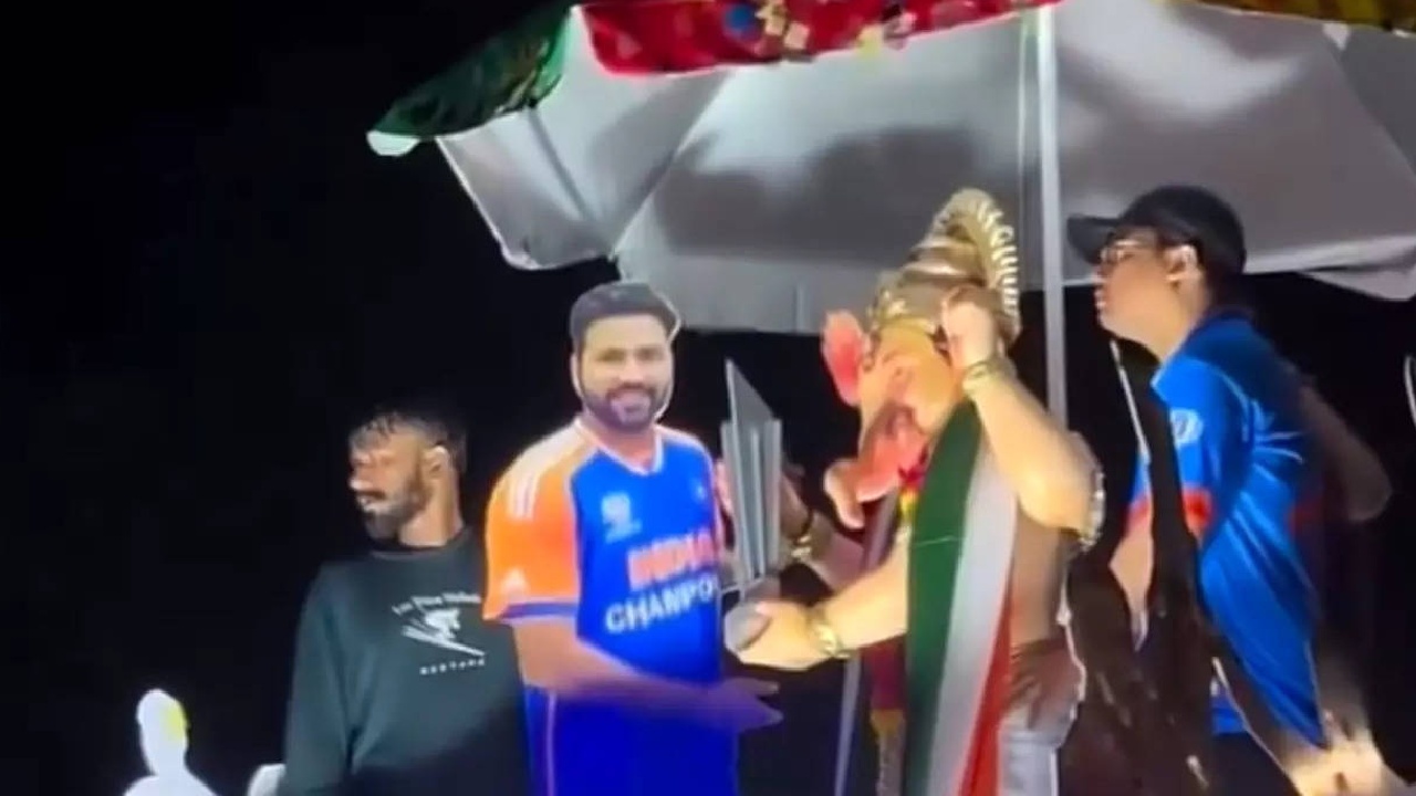 Rohit Sharma : మీ క్రియేటివిటీకి హ్యాట్సాఫ్.. రోహిత్ శర్మకు టీ20 ప్రపంచకప్ అందజేస్తున్న గణపతి.. Rohit Sharma : మీ క్రియేటివిటీకి హ్యాట్సాఫ్.. రోహిత్ శర్మకు టీ20 ప్రపంచకప్ అందజేస్తున్న గణపతి..